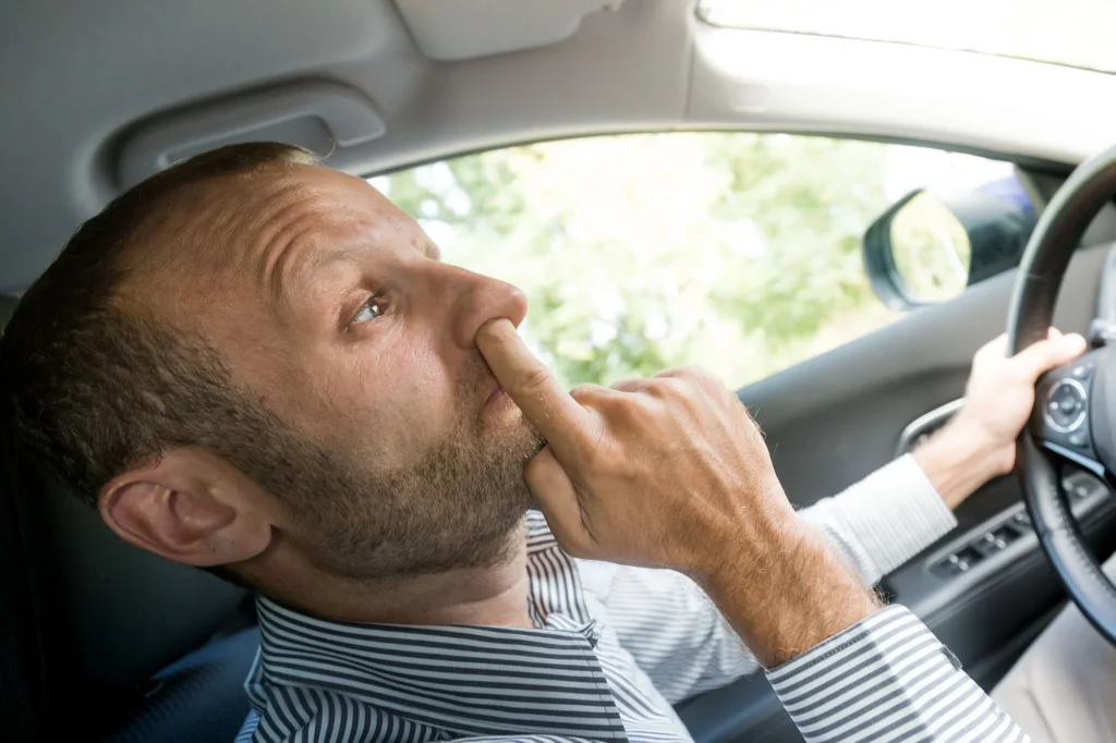 Picking your nose while driving, two lines of tears from your loved ones